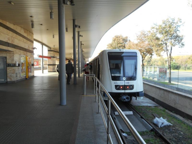 modern metro-stel op lijn 2