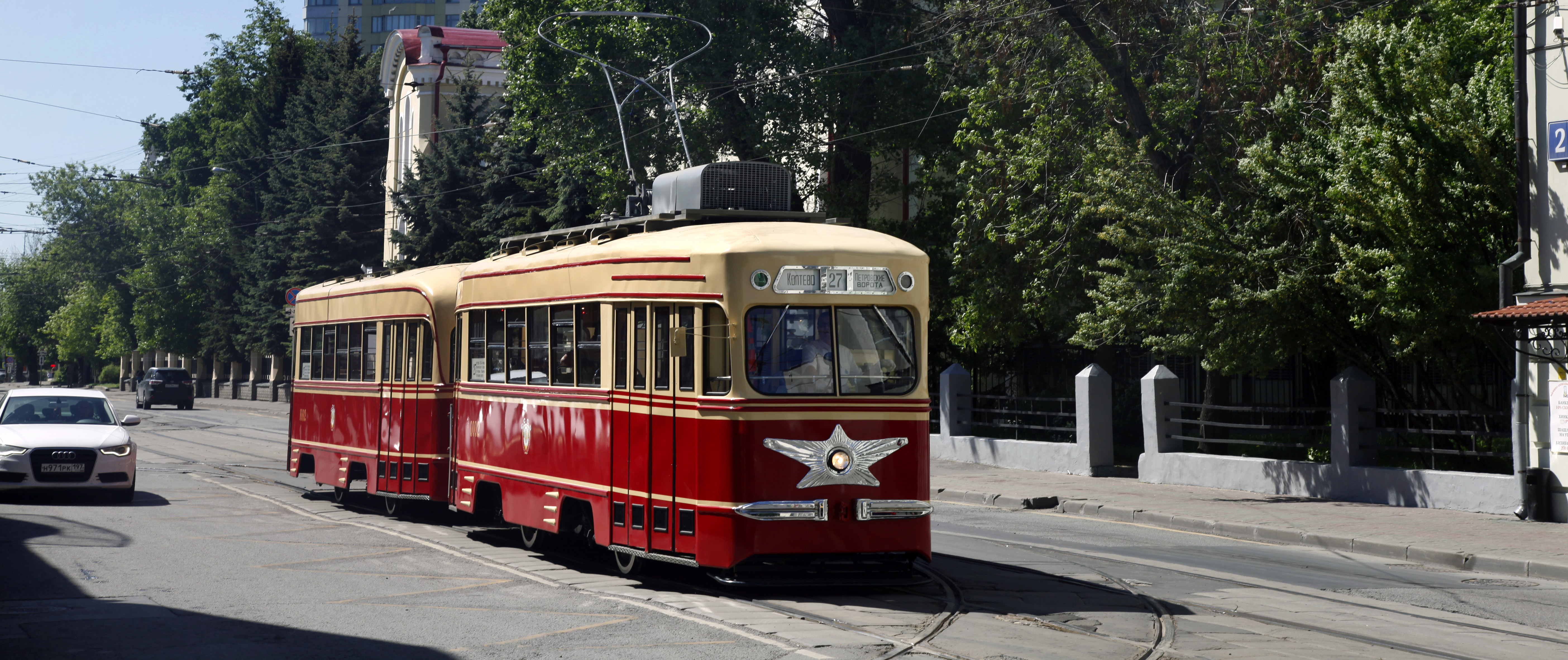 Tweeluik: van Moskou naar Vladikavkaz / Amsterdam toen en nu (geannuleerd)