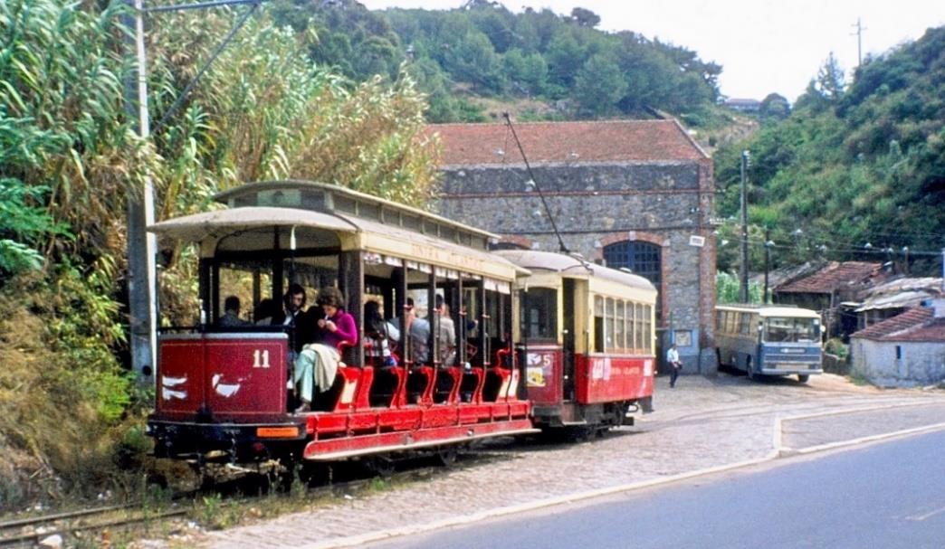 Tram met open bijwagen 11 in Rebeira nabij Sintra, 1974