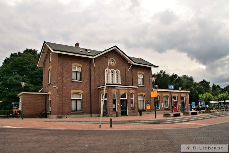 Het stationsgebouw in Goor is vandaag de dag in gebruik als museum. Ook dit gebouw is nog authentiek.6 augustus 2012.